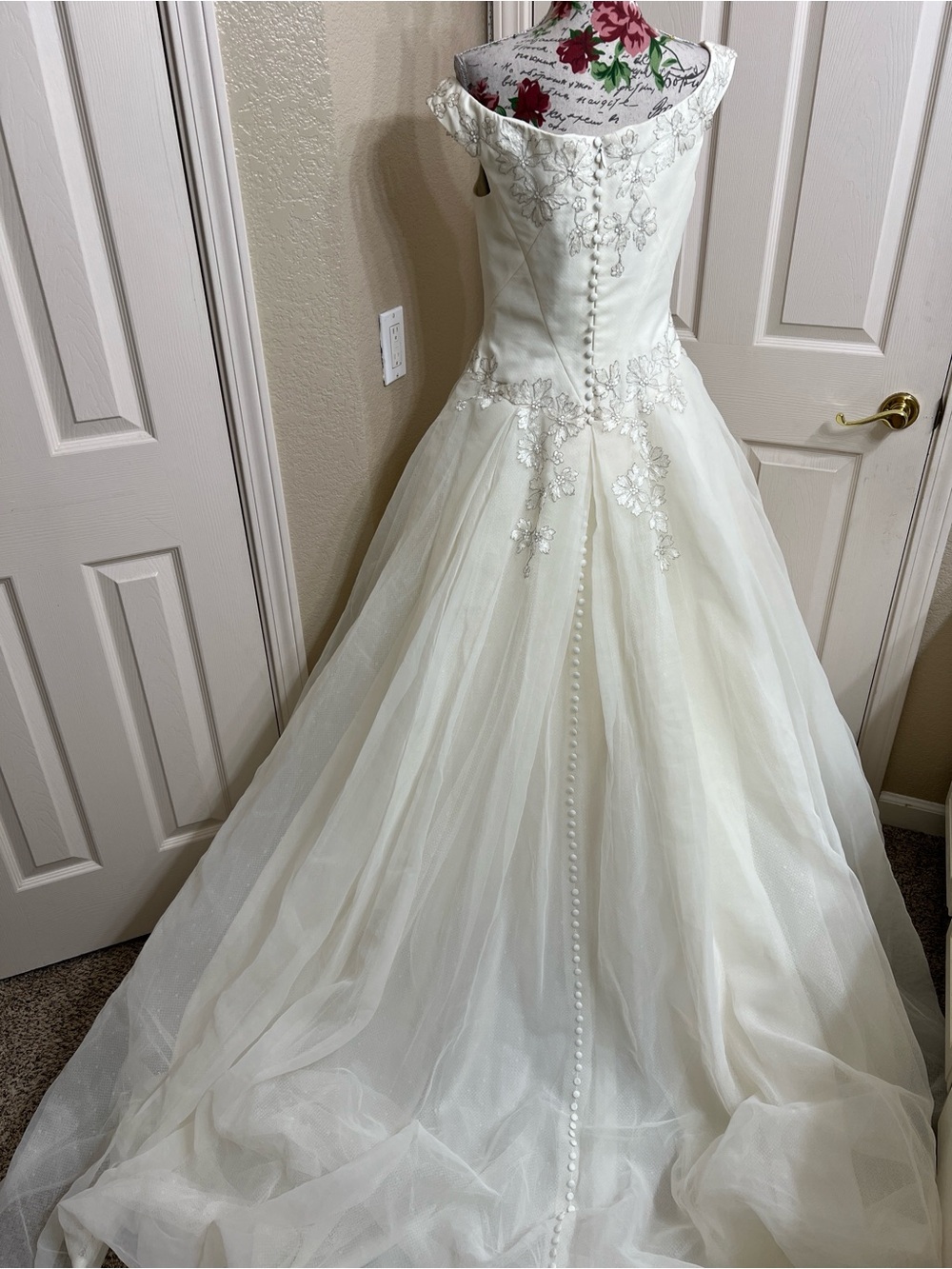 Zac Posen Off-the-Shoulder ivory Bridal Ball Gown - Picture 5 of 12